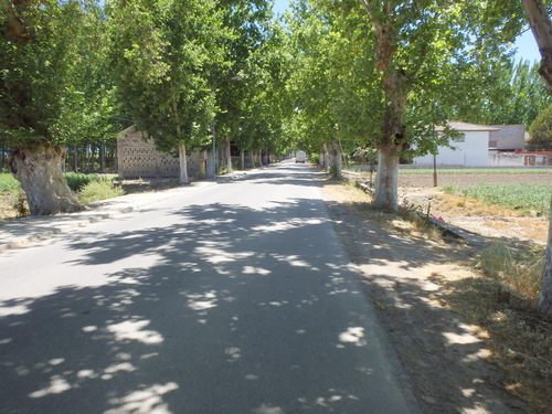 We are entering the town of Fuente Vaqueros.